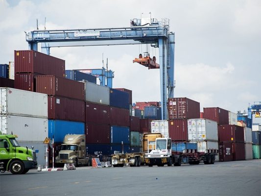 XNK tăng trưởng mạnh: Dịch vụ khai hải quan trở thành khoản đầu tư chiến lược cho doanh nghiệp
